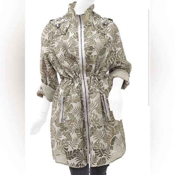 Amanda Green Light Spring Jacket - Picture 2 of 5